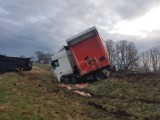 Zderzenie trzech samochodów koło Kłębanowic. Są ranni.