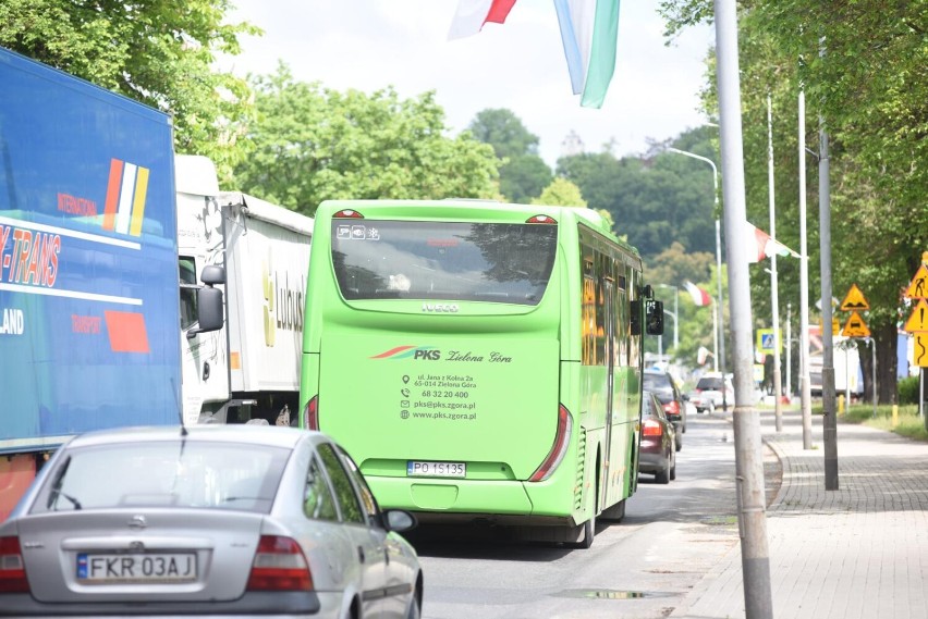 Nasza Czytelniczka dojeżdża do pracy autobusem. Niestety,...