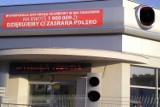 Skarbówka komentuje wulgarne banery na zamojskim salonie Fiata: To kłamstwo