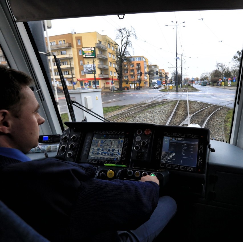 Dlaczego na nowe tramwaje będzie trzeba czekać aż dwa lata?...