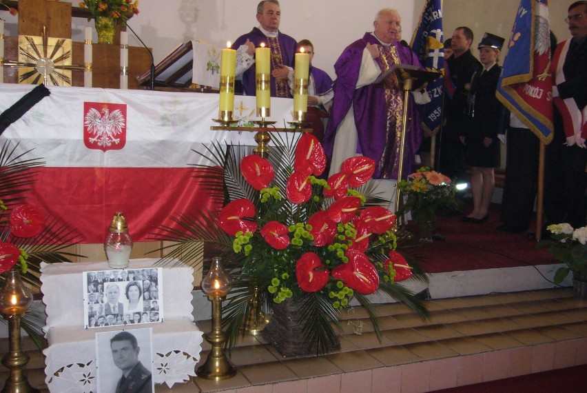 Katastrofa smoleńska - tak 11 lat temu Głogów przeżywał żałobę po tej wielkiej tragedii. Zdjęcia