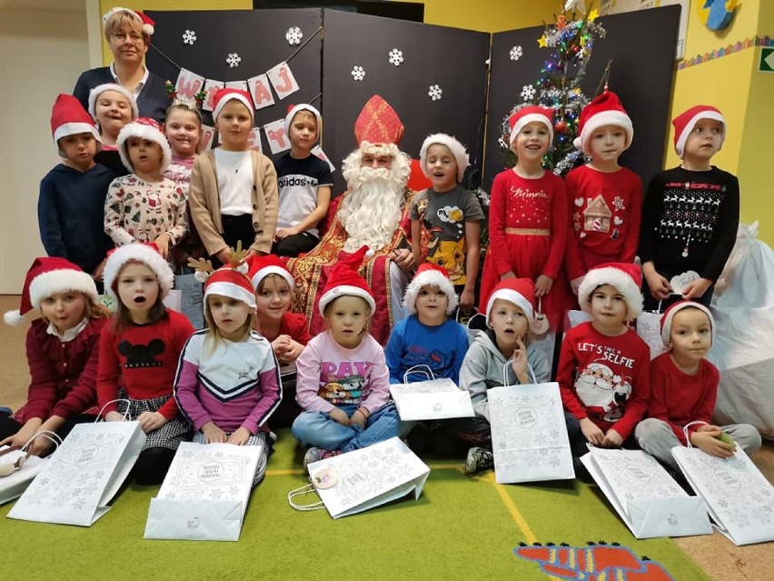 Mikołajki 2022. Mikołaj odwiedził grupę 5-6 latków w przedszkolu, w Przyprostyni - 6 grudnia 2022