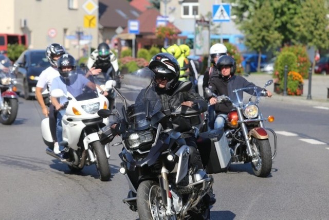 Motocykliści przyjechali do Siewierza, by pomóc małej Oliwce Zobacz kolejne zdjęcia/plansze. Przesuwaj zdjęcia w prawo - naciśnij strzałkę lub przycisk NASTĘPNE