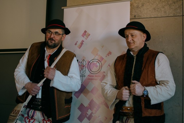 Wyróżniony Grzegorz Ostafin (z lewej) i Marek Czech, laureat I miejsca