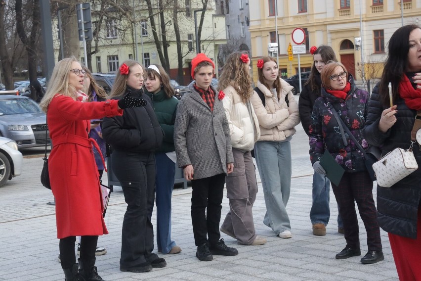 „Zakochani w Legnicy”! Walentynki na placu Słowiańskim, zobaczcie zdjęcia