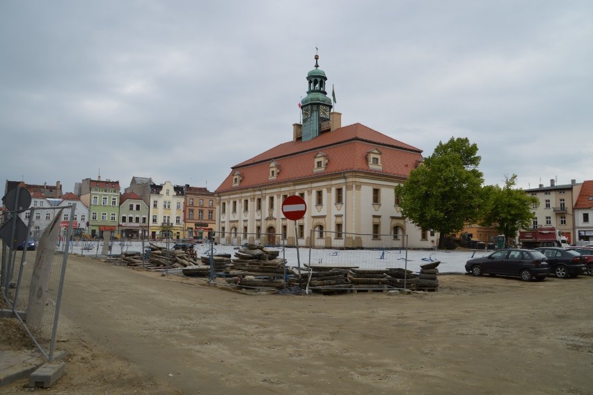 Rawicz. Rynek w trakcie rewitalizacji. Sprawdziliśmy, jak postępują prace [ZDJĘCIA]