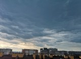 Kraków. IMGW ostrzega przed burzami z gradem i silnymi opadami deszczu                                 
