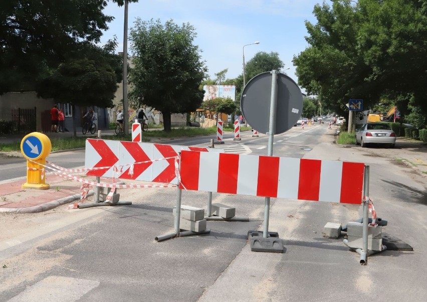 Ulica Okulickiego w Radomiu nadal jest zamknięta z powodu remontu, ale przez miesiąc niewiele się tam zmieniło. Zobaczcie zdjęcia