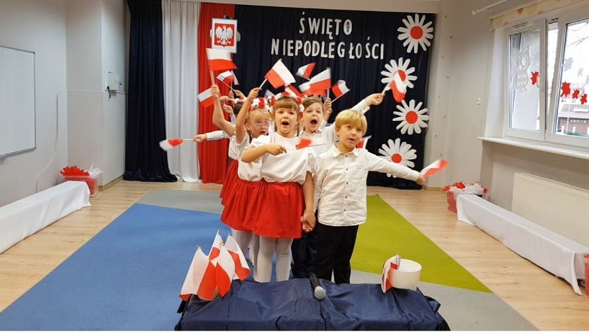 Maluchy z Przedszkola nr 10 w Lęborku obchodziły Święto Niepodległości podczas uroczystej akademii