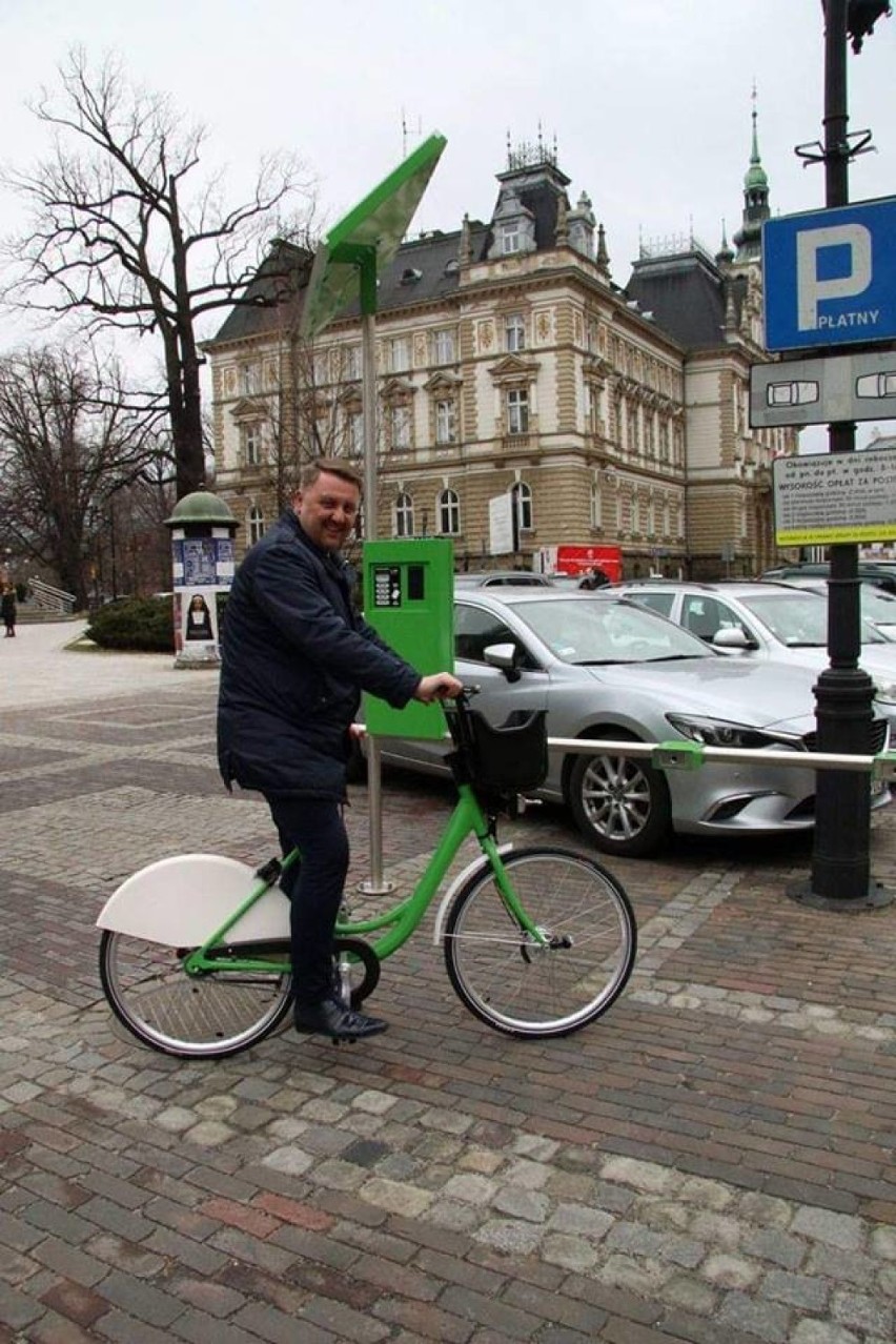 Prezydent Bielska-Białej przetestował nowy rower miejski ZDJĘCIA
