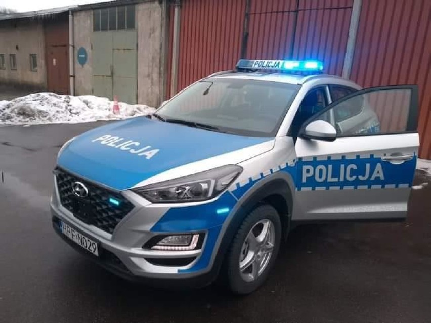 Nowy samochód policji na drogach powiatu poddębickiego (zdjęcia)