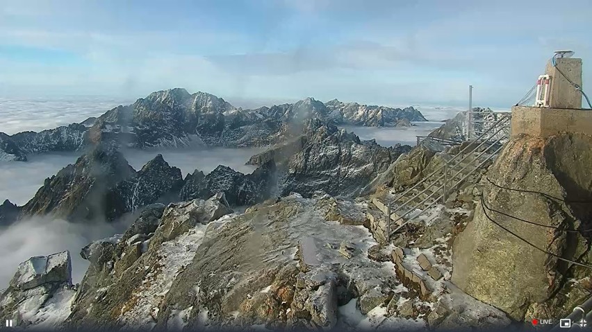 Spektakularne widoki w Tatrach: nad górami morze chmur! Czy przyniosą opady śniegu? [ZDJĘCIA]