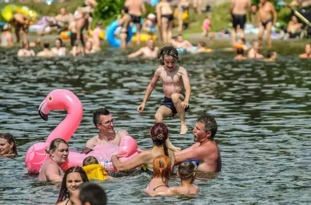 Piękna pogoda w weekend przyciągnęła bydgoszczan i mieszkańców regionu nad jezioro Jezuickie w Prądocinie pod Bydgoszczą.

Zobacz więcej zdjęć na następnych stronach