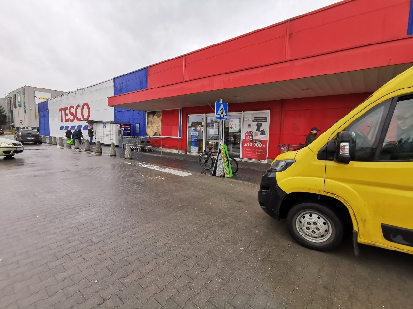 Chrzanów. Tesco było kiedyś ulubionym sklepem chrzanowian. Zakupy tu robiono przez całą dobę. ZDJĘCIA