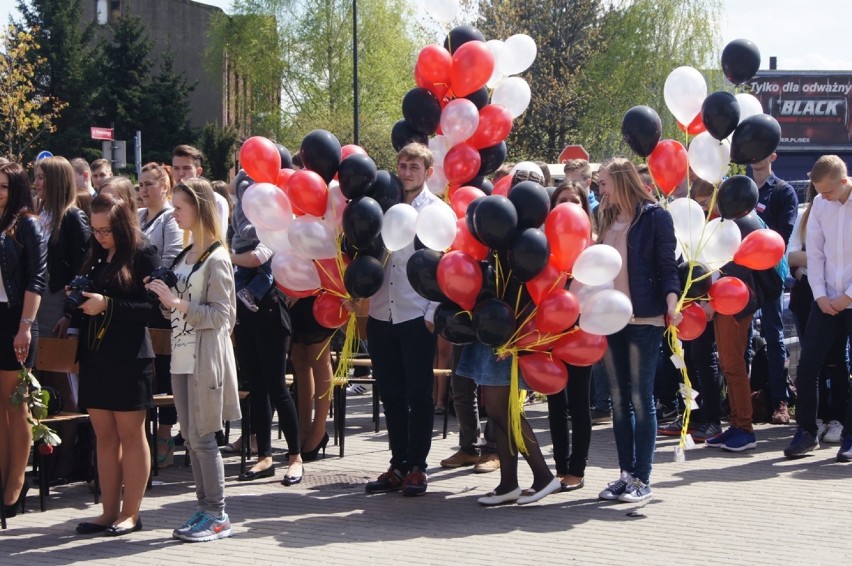 Zakończenie szkoły maturzystów w ZSE (ekonomik) w Radomsku