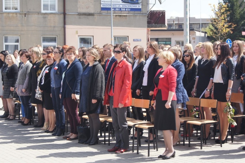 Zakończenie szkoły maturzystów w ZSE (ekonomik) w Radomsku