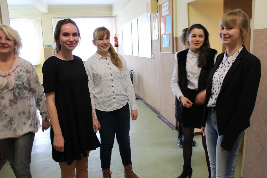 Egzamin gimnazjalny w Knurowie, uczniowie pisali WOS i historię