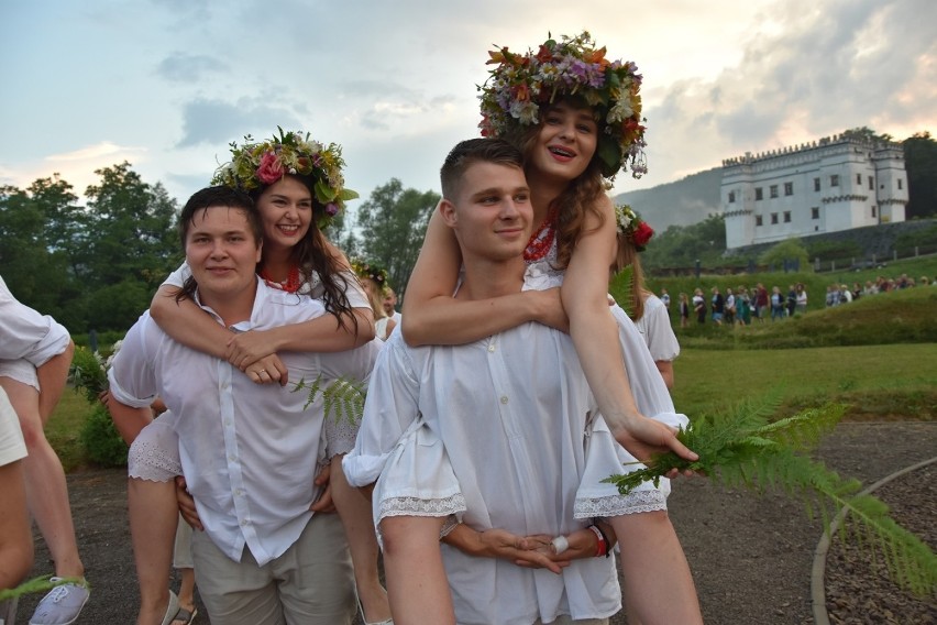 Noc miłości w skansenie. Najpiękniejsze dziewczyny i wspaniali chłopcy