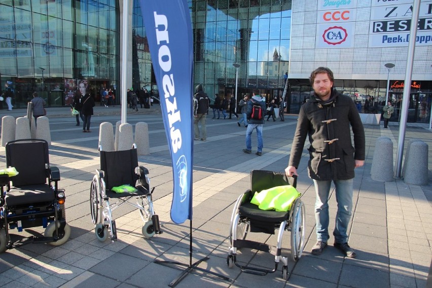Poruszanie się przez centrum Katowic dla niepełnosprawnego...