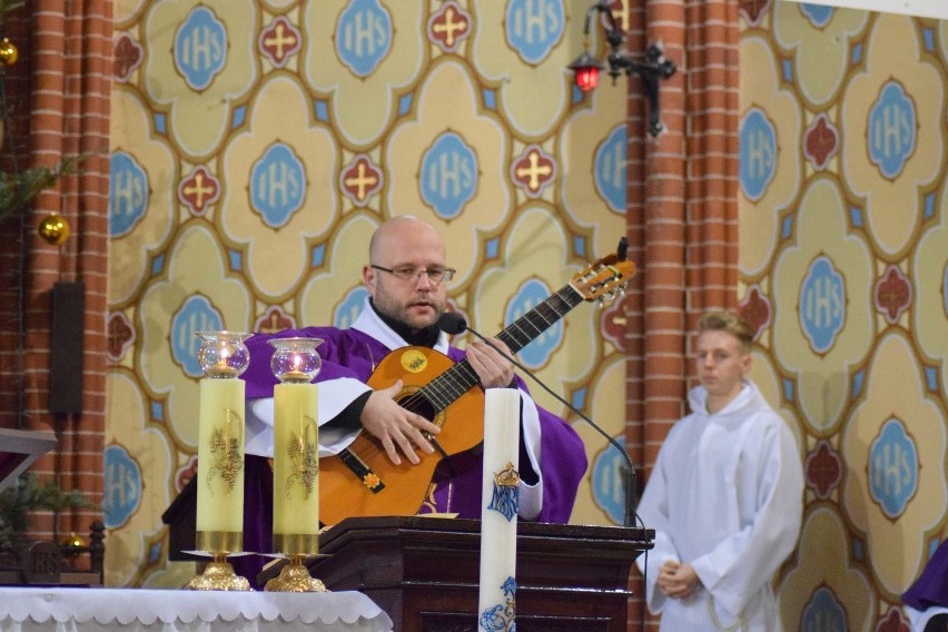 W Żarach, Katoliku,  dzieci i młodzież jak co roku wystawiła...