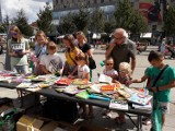 "Dajemy książkom drugie życie". Na katowickim rynku start ogólnopolskiej akcji dla dzieci z domów dziecka