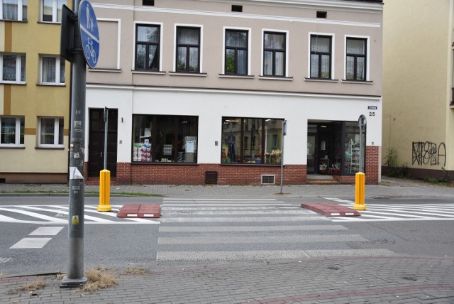 Poprawione przejście dla pieszych przez ulicę Lwowską ma poprawić bezpieczeństwo przechodniów
