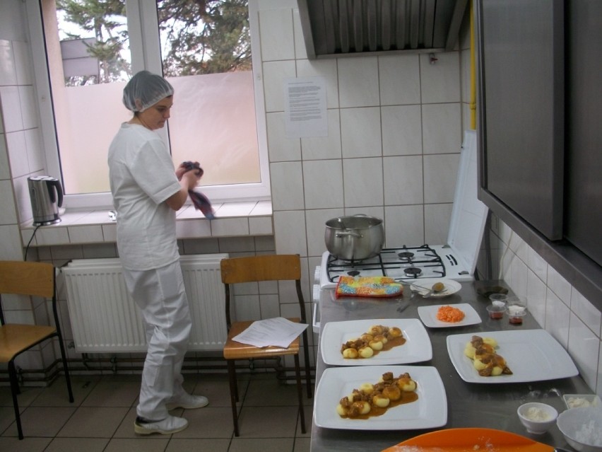 Żarki: uczniowie przystąpili do egzaminu próbnego w zawodzie kucharz [ZDJĘCIA]
