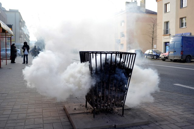 Koksowniki w Warszawie. W tym roku ich nie będzie, bo generują smog