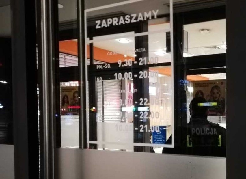 Wrocław. Zaatakował w Galerii Dominikańskiej. Zadał 30 ciosów nożem