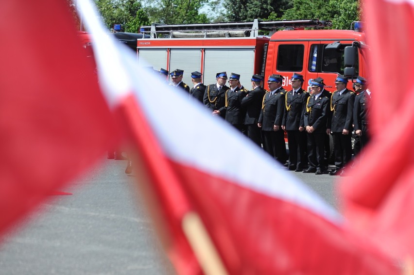 Strażackie święto w Lesznie. Awanse, wyróżnienia i dyplomy