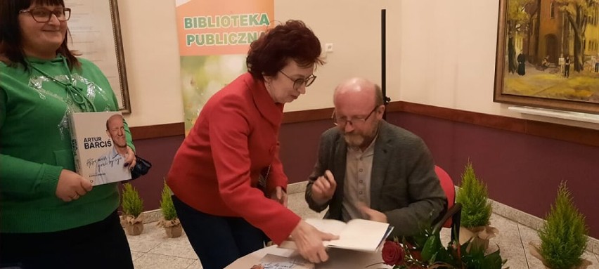 Spotkanie z Arturem Barcisiem w Publicznej Bibliotece w Budzyniu