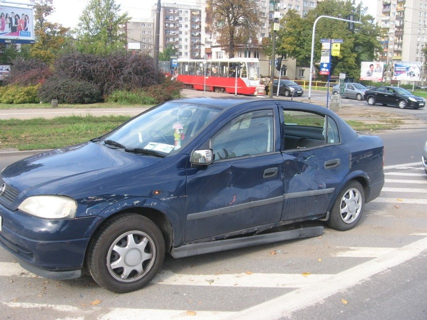 Świętochłowice: Samochód osobowy zderzył się z tramwajem. Na szczęście, rannych nie było