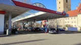 Kolejki na stacjach paliw w Żarach. Kierowcy tankowali do pełna. Orlen: Nie ma powodu do paniki
