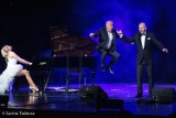 "Klasyka po bandzie". Muzyka i humor! Waldemar Malicki i jego artyści na dużej scenie Stargardzkiego Centrum Kultury [ZDJĘCIA]