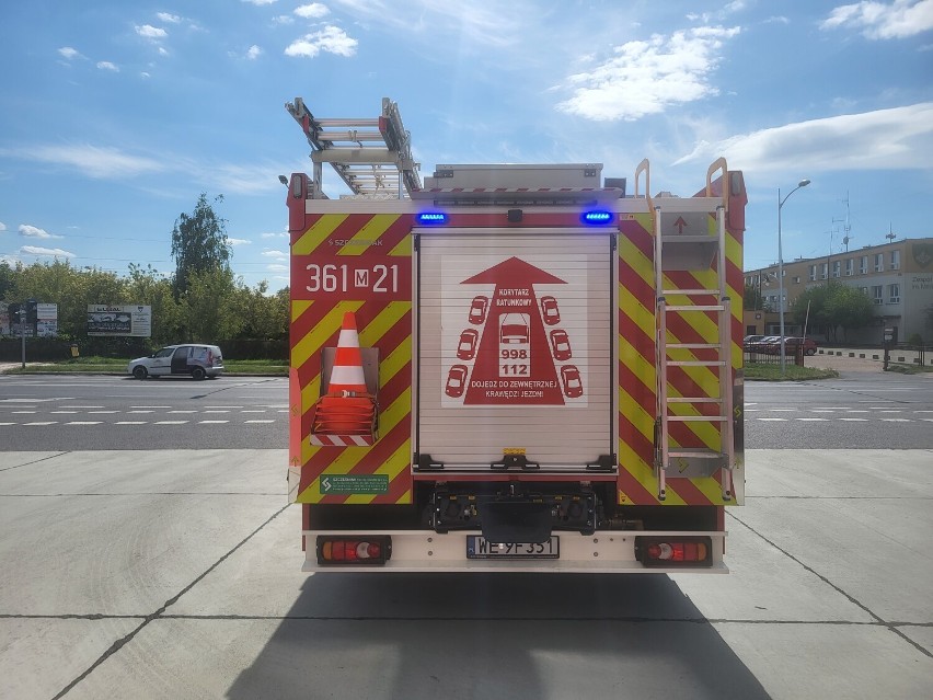 Nowa maszyna dla Straży Pożarnej w Płocku. Czym wyróżnia się ten samochód?