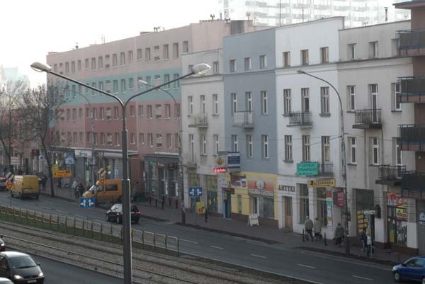 Kilka kamienic w centrum, przy ul. Sobieskiego, ma już nowe, kolorowe elewacje