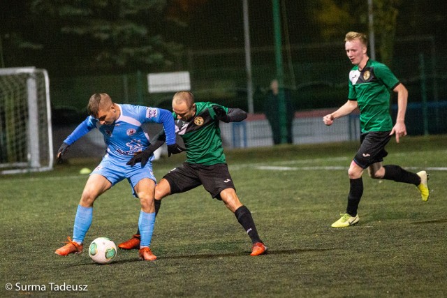 Spotkanie rezerw Błękitnych i Leśnika rozegrane zostały na boisku ze sztuczną trawą na stadionie przy ulicy Ceglanej w Stargardzie