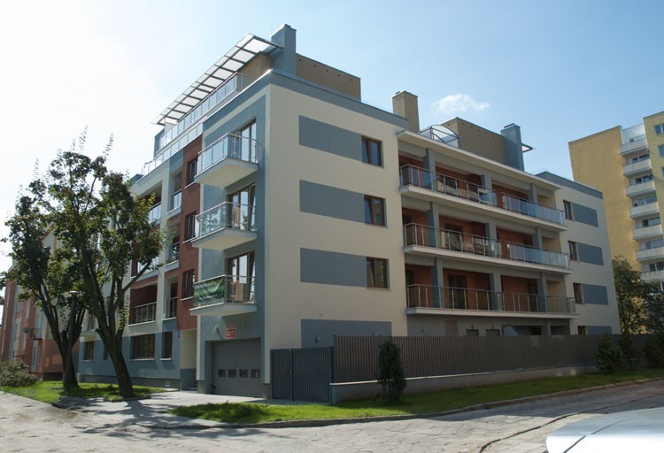 Apartamentowiec przy ulicy Emilii Plater 18