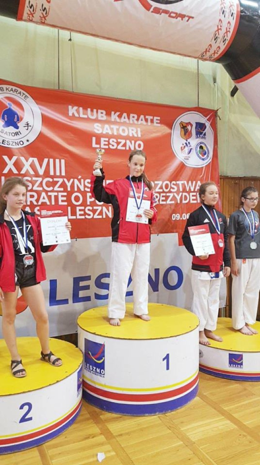 Osiemnaście medali reprezentantów Pleszewskiego Klubu Karate na kończących sezon Leszczyńskich Mistrzostwach w Karate