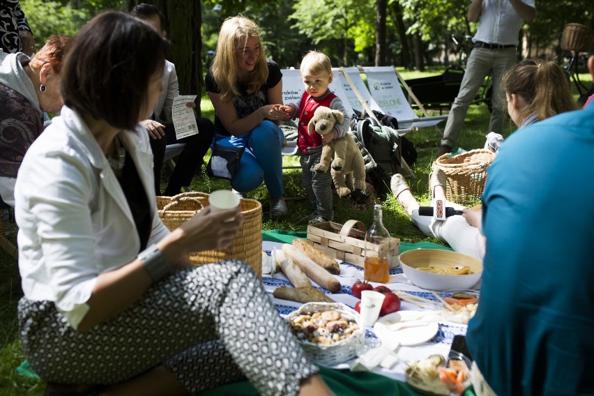 W Krakowie będzie jeździł parkobus, a w parkach pojawią się darmowe pikniki