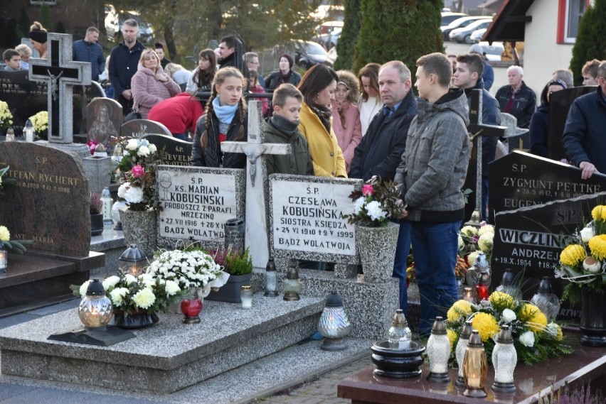 Wszystkich Świętych 2021 w Kiełpinie - procesja na cmentarz  ZDJĘCIA