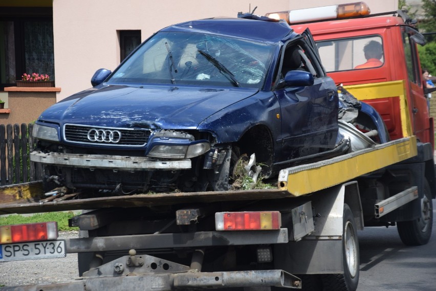 Wypadek w Piasku: Pociąg zderzył się z osobówką na przejeździe kolejowym [ZDJĘCIA]. Audi wjechało pod Pendolino.