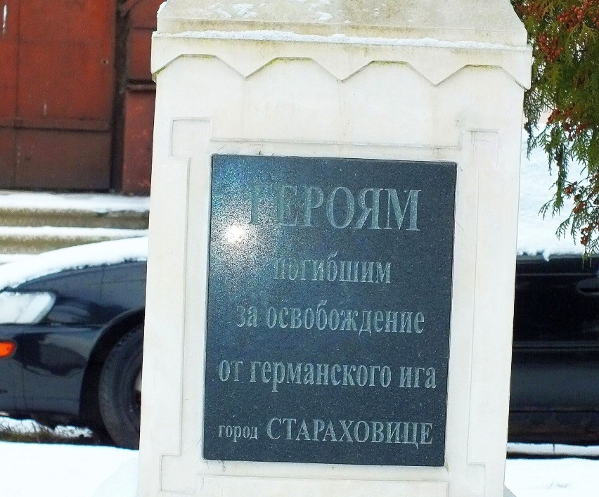 Tablica na pomniku Armii Czerwonej w Starachowicach w...