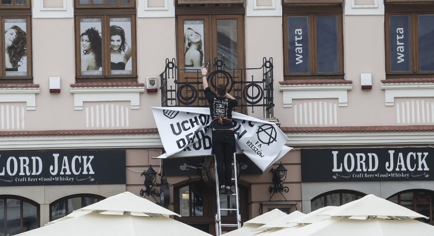 Rzeszów. W niedzielę odbyła się manifestacja "Przeciw Imigracji, Solidarni z obrońcami Granic" i kontrmanifestacja środowisk lewicowych