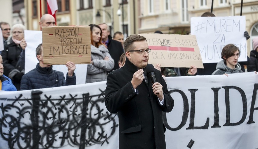 Rzeszów. W niedzielę odbyła się manifestacja "Przeciw Imigracji, Solidarni z obrońcami Granic" i kontrmanifestacja środowisk lewicowych