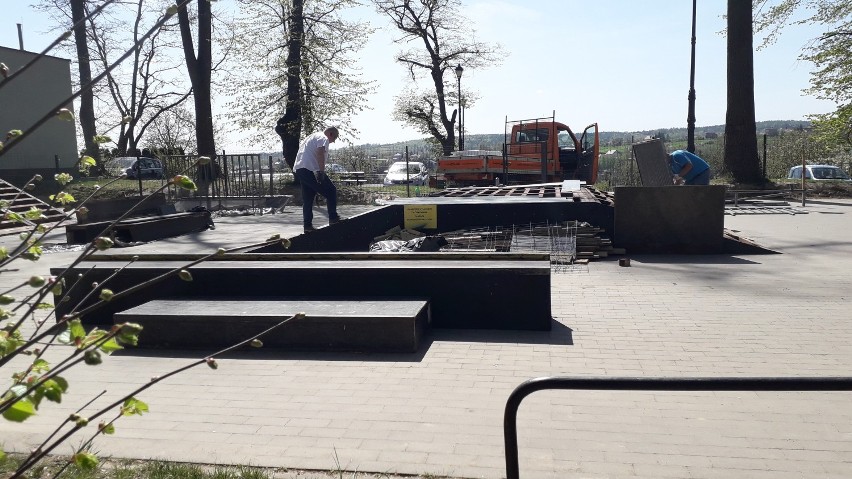 Bochnia. Skatepark w Parku Rodzinnym Uzbornia w remoncie, plac został ogrodzony - zobacz zdjęcia