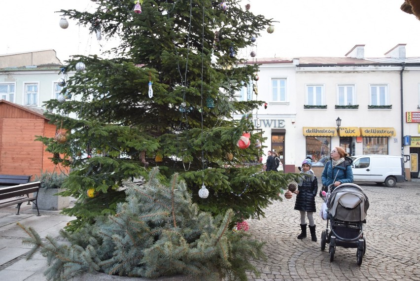 Chełm. Rozpoczął się świąteczny jarmark, zobacz jak się prezentuje Plac Łuczkowskiego 