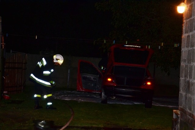 Straż Pożarna w Jarocinie: Pożar samochodu osobowego w Magnuszewicach