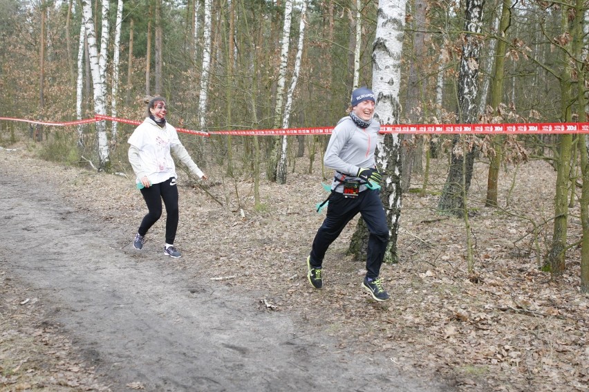 Run or Death Krwawe Walentynki 2019. Biegacze uczcili święto miłości w nietypowy sposób. Zdjęcia z biegu