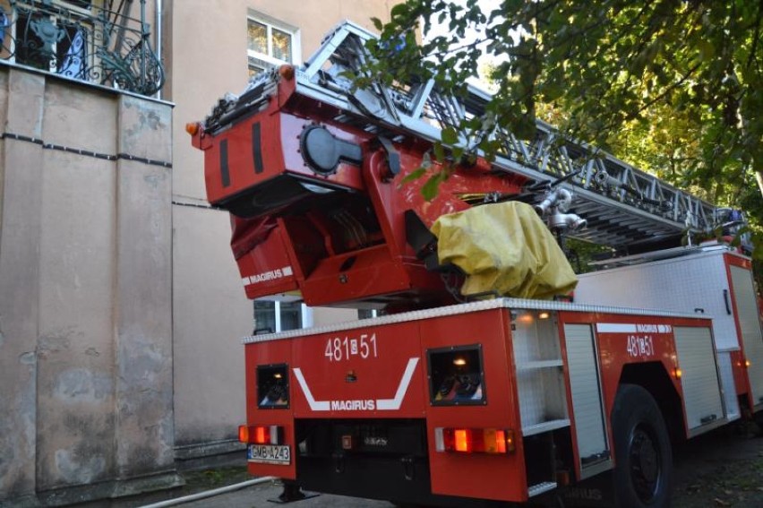 Pożar w budynku wielorodzinnym na pl. Wolności w Malborku. Straty - ok. 60 tysięcy złotych